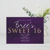 Invitation Fête d'anniversaire chic Sweet 16 en violet, noir (Debout devant)