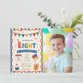 Invitation Fête d'anniversaire colorée de 8 ans (Debout devant)