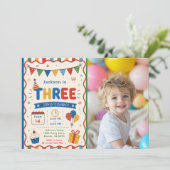 Invitation Fête d'anniversaire colorée TROIS 3 ans (Debout devant)