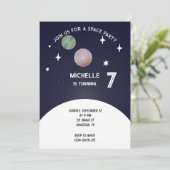 Invitation Fête d'anniversaire dans l'espace en rose (Debout devant)