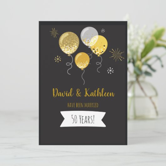 Invitation Fête d'anniversaire de 50 ans Ballons Noir et Or (Debout devant)