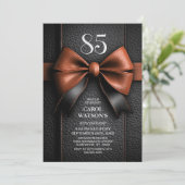 Invitation Fête d'anniversaire de 85 ans Tan Leather Bow (Debout devant)