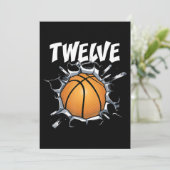 Invitation Fête d'anniversaire de basketball de 12 ans garçon (Debout devant)