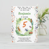 Invitation Fête d'anniversaire de bogues modifiables (Debout devant)