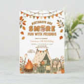 Invitation Fête d'anniversaire de camping avec des amis S'mor (Debout devant)