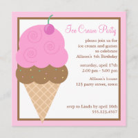 Fête d'anniversaire de cornet de crème glacée de