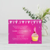 Invitation Fête d'anniversaire de Cupcake de petites (Debout devant)