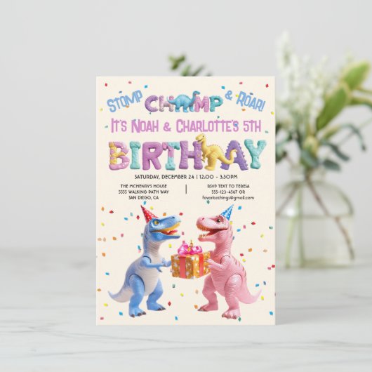 Invitation Fête d'anniversaire de Dinosaur (Debout devant)