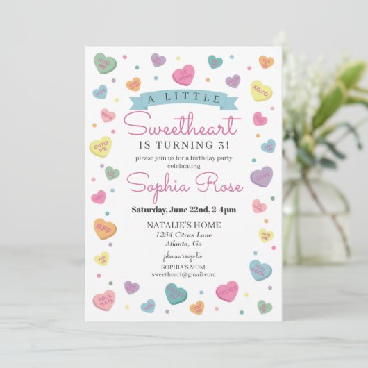 Invitation Fête d'anniversaire de février pour fille avec des (Debout devant)