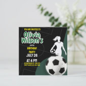 Invitation Fête d'anniversaire de football, joueuse de footba (Debout devant)