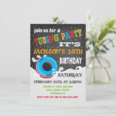 Invitation Fête d'anniversaire de la chasse à la neige (Debout devant)