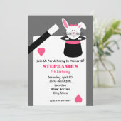 Invitation Fête d'anniversaire de la Magicienne - Le lapin da (Debout devant)