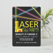Invitation Fête d'anniversaire de laser tag pour enfants (Debout devant)