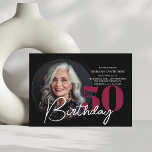 Invitation Fête d'anniversaire de l'élégante Black Red 50th<br><div class="desc">Arrière - plan noir foncé moderne et Modèle d'invitation violet est parfait pour une soirée élégante dans la fête d'anniversaire femme. Élégant et minimaliste, l'invitation à thème est plein d'éléments de design amusants et simples, de calligraphie élégante et de polices modernes. Les anniversaires sont des jours spéciaux, et cet invitation...</div>