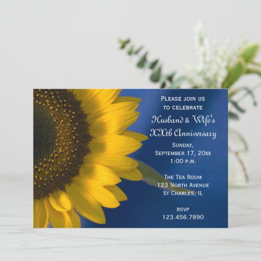 Invitation Fête d'anniversaire de mariage Tournesol sur fond (Debout devant)