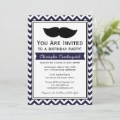 Invitation Fête d'anniversaire de Navy Blue Mustache Chevron (Debout devant)