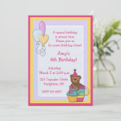 Invitation Fête d'anniversaire de petit gâteau d'ours (Debout devant)