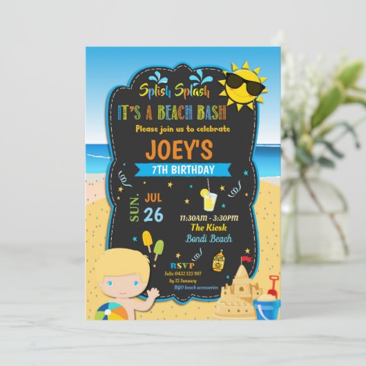 Invitation Fête d'anniversaire de plage Summer Blond Boy (Debout devant)