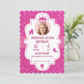 Invitation Fête d'anniversaire de princesse à paillettes rose (Debout devant)