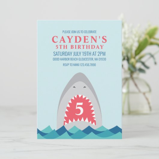 Invitation Fête d'anniversaire de requins (Debout devant)