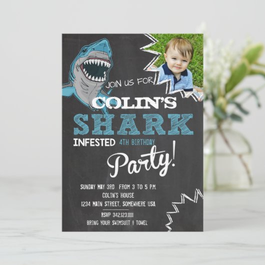 Invitation Fête d'anniversaire de requins (Debout devant)