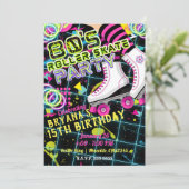 Invitation Fête d'anniversaire de roller skating Rétro 80 (Debout devant)