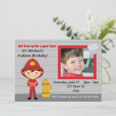 Invitation Fête d'anniversaire de sapeur-pompier (Debout devant)