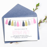 Invitation Fête d'anniversaire de Tassel Garland bleu et rose<br><div class="desc">Le design tendance et chic présente un design populaire de guirlandes savoureuses, parfait pour toute fête d'anniversaire de fille, quinceanera, sweet sixteen, etc. REMARQUE : Aucune parties scintillant réelle n'est utilisée sur ces invitations, les invitations imprimeront comme une belle photo de parties scintillant chatoyante. Visitez notre magasin pour trouver des...</div>