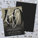Invitation Fête d'anniversaire des 40 ans de Black Gold Moder<br><div class="desc">Célébrez quarante ans avec style grâce à cette invitation moderne de 40e anniversaire avec un dégradé de faux or à noir. Le design présente un grand "40" noir sur la majeure partie de la carte, avec un "Quarante" blanc écrit à la main en surimpression pour un look audacieux et contemporain....</div>