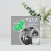 Invitation Fête d'anniversaire des 55 ans bague émeraude deux (Debout devant)