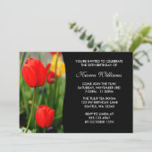 Invitation Fête d'anniversaire des tulipes rouges et jaunes (Debout devant)