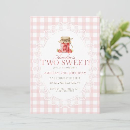 Invitation Fête d'anniversaire Deux Fraises Douces Gingham Ro (Debout devant)