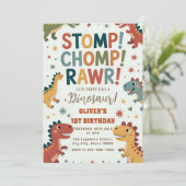 Invitation Fête d'anniversaire Dino Stomp Chomp ROAR premier  (Debout devant)