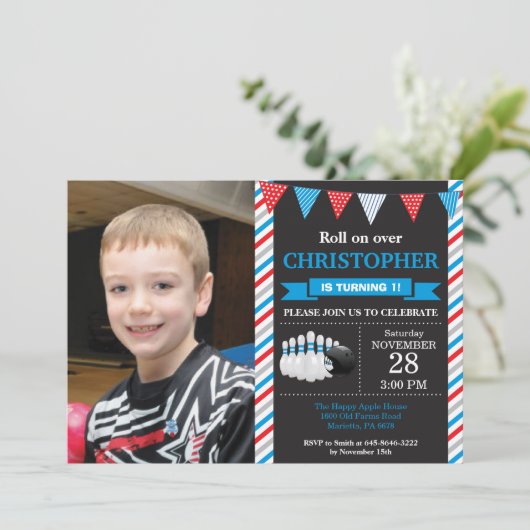 Invitation Fête d'anniversaire d'invitation d'anniversaire de (Debout devant)