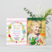 Invitation Fête d'anniversaire d'invitation de partie de (Debout devant)