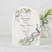 Invitation Fête d'anniversaire d'oiseau de paon bleu floral (Debout devant)