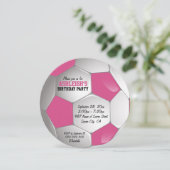 Invitation Fête d'anniversaire du bal de football rose et bla (Debout devant)