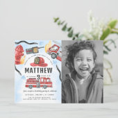 Invitation Fête d'anniversaire du camion de moteur de feu rou (Debout devant)