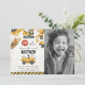 Invitation Fête d'anniversaire du camion de vidange de constr (Debout devant)