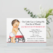 Invitation Fête d'anniversaire du petit garçon avec wagon rou (Debout devant)