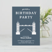 Invitation Fête d'anniversaire emblématique du Tower Bridge d (Debout devant)