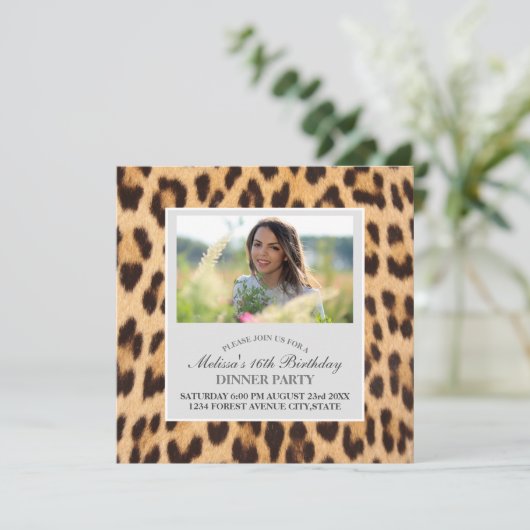 Invitation fête d'anniversaire empreinte de léopard chic bran (Debout devant)