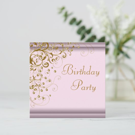 Invitation Fête d'anniversaire femme rose or tourbillon perle (Debout devant)