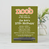 Invitation Fête d'anniversaire - Gamer drôle de Noob (Debout devant)