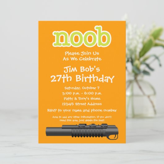 Invitation Fête d'anniversaire - Gamer drôle de Noob (Debout devant)