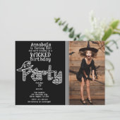 Invitation Fête d'anniversaire Halloween Sorcière Noir Blanc (Debout devant)