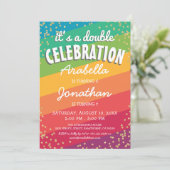 Invitation Fête d'anniversaire jumeaux colorée (Debout devant)