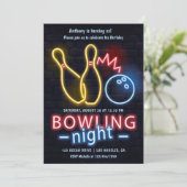 Invitation Fête d'anniversaire Neon Bowling Night (Debout devant)