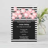 INVITATION FÊTE D'ANNIVERSAIRE NOIR STRIPE ROSE BALLOON (Debout devant)