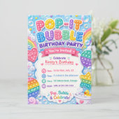 Invitation Fête d'anniversaire Pop It Bubble (Debout devant)